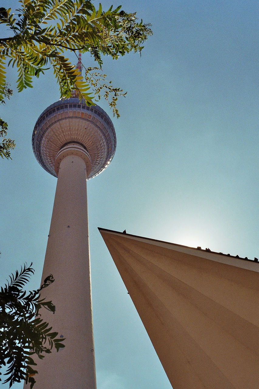 LOW ANGLE VIEW OF BUILDINGS AGAINST SKY