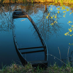 Abandoned boat in pond