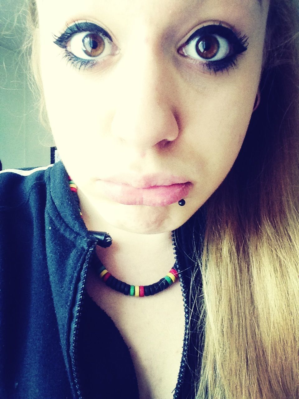 looking at camera, portrait, person, young adult, headshot, young women, front view, close-up, lifestyles, human face, leisure activity, smiling, long hair, lipstick, head and shoulders, beauty, indoors