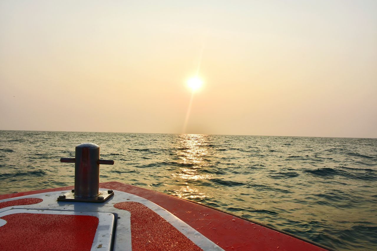 sea, horizon over water, water, sun, sunset, scenics, tranquil scene, tranquility, clear sky, beauty in nature, copy space, nature, idyllic, rippled, sunlight, orange color, sky, seascape, wave, outdoors