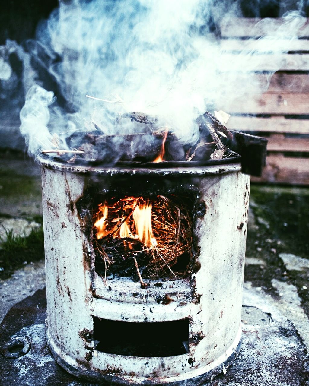 burning, heat - temperature, flame, smoke - physical structure, no people, outdoors, fire pit, coal, day, close-up