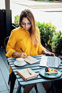 Freelancer problem challenges, finding work, finding clients. freelancer woman working with laptop
