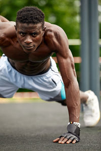 Portrait of young man exercising in gym