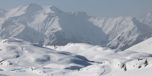 Cross-country skiing at the resort of alpe d'huez in the middle of the snowy mountains in oisans 