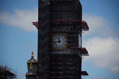 Low angle view of big ben tower against sky