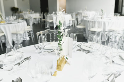 Wedding table decor with dried flower arrangement