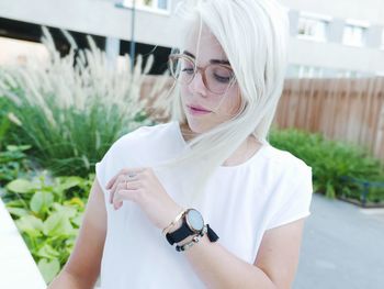 Close-up of young woman wearing eyeglasses