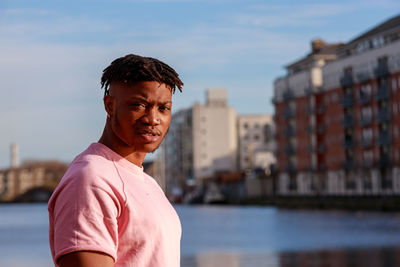 Side view of young man looking away in city