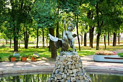 Statue of woman in park