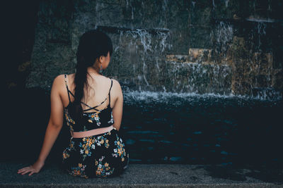 Full length of young woman outdoors