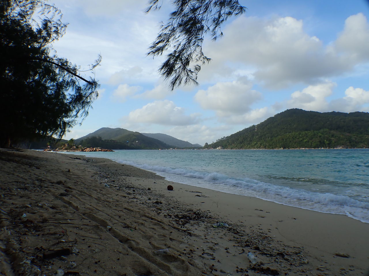 SCENIC VIEW OF BEACH BY MOUNTAINS AGAINST SKY