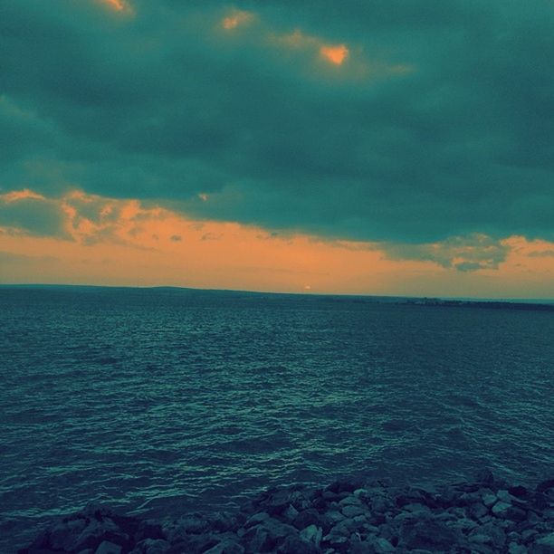 sea, horizon over water, water, scenics, sky, tranquil scene, beauty in nature, sunset, tranquility, cloud - sky, nature, idyllic, cloud, seascape, cloudy, rippled, outdoors, waterfront, no people, blue
