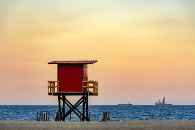 Beach rescue cabin