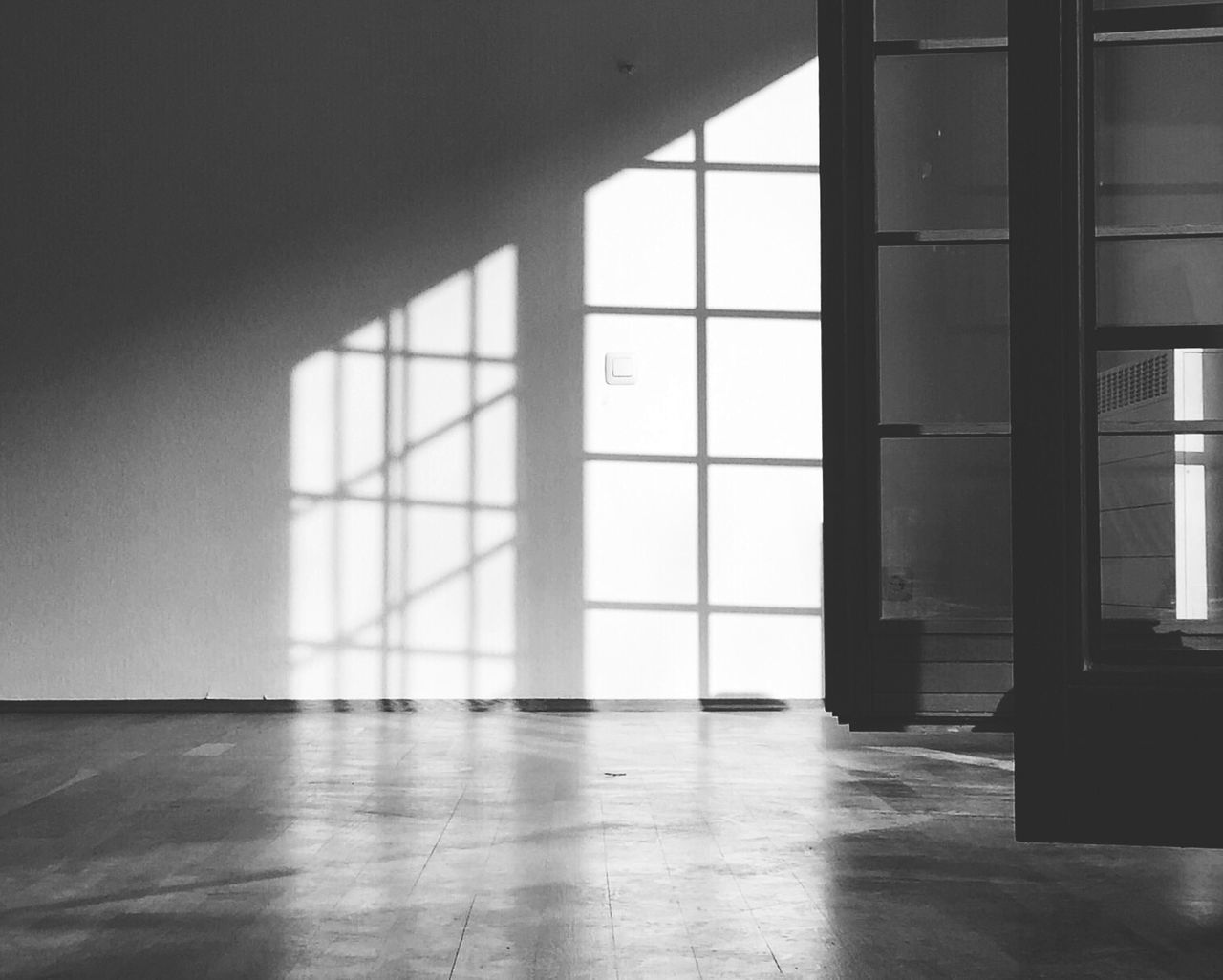 indoors, window, glass - material, flooring, architecture, built structure, transparent, home interior, empty, tiled floor, absence, interior, door, sunlight, corridor, day, no people, reflection, ceiling, glass