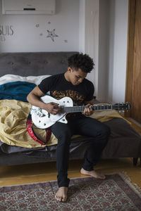 Young man playing an electric guitar