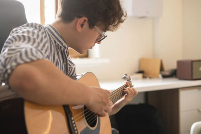 Man playing guitar