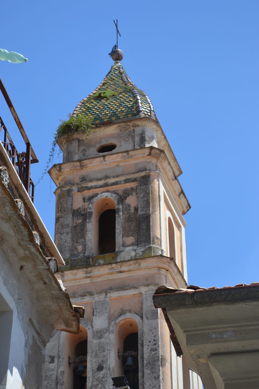 LOW ANGLE VIEW OF CATHEDRAL AGAINST SKY