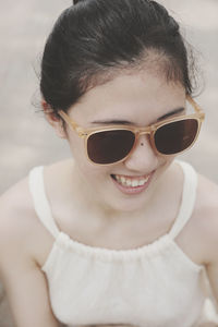 Portrait of young woman wearing sunglasses