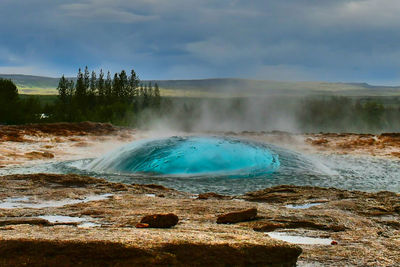 Geysir split-second before eruption