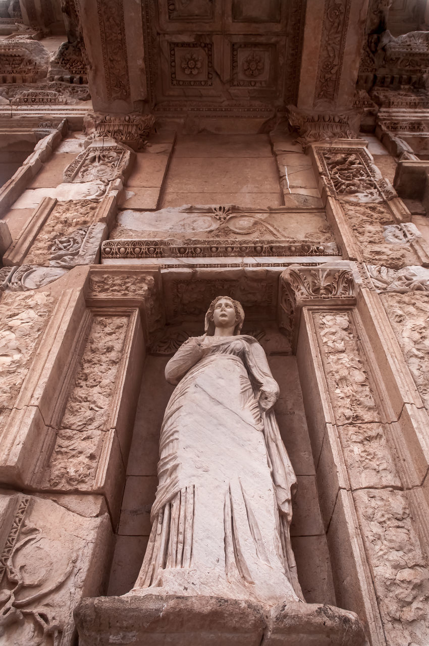 LOW ANGLE VIEW OF STATUE