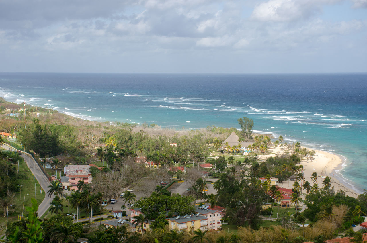 HIGH ANGLE VIEW OF SEA AGAINST SKY