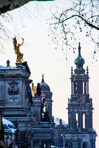 Statue of historic building against sky