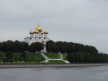 View of fountain on building against sky