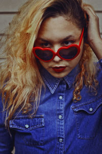 Portrait of teenage girl wearing sunglasses