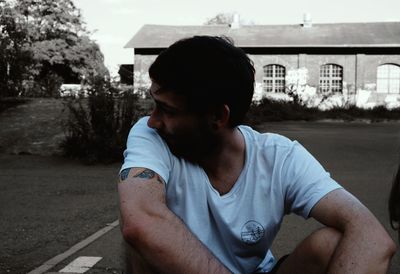 Young man looking away in city