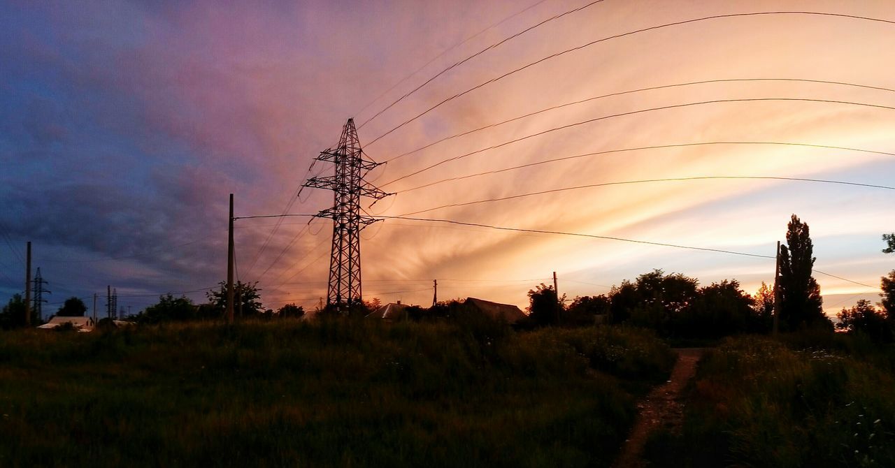 electricity pylon, power line, sky, electricity, power supply, connection, field, cloud - sky, landscape, cable, cloudy, sunset, cloud, nature, rural scene, tranquility, tranquil scene, outdoors, no people, scenics, power cable, beauty in nature, grass, growth, plant, overcast, weather, day, non-urban scene