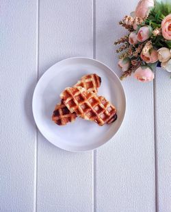 Croissant waffle with sugar