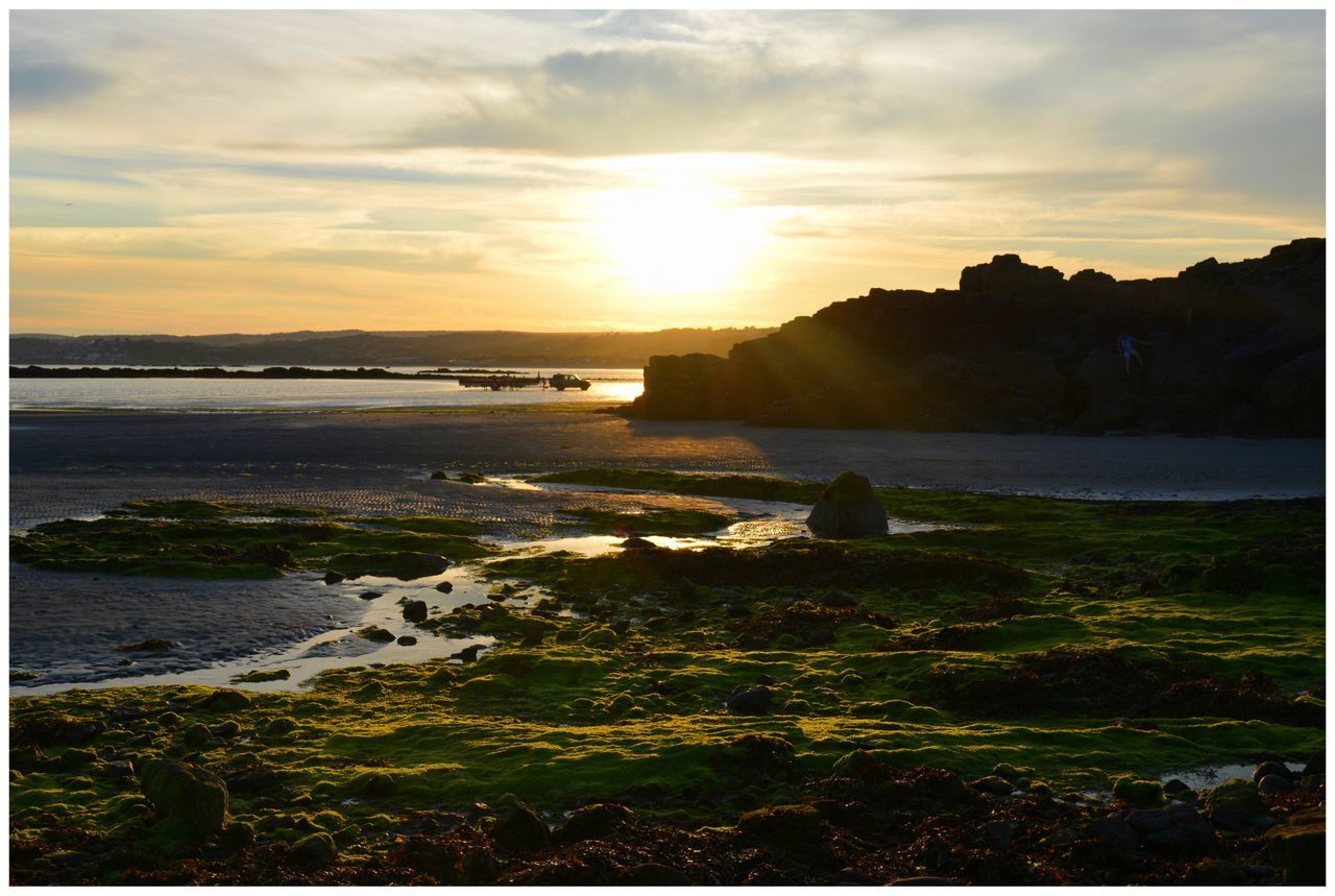 SCENIC VIEW OF SEA AGAINST SUNSET SKY