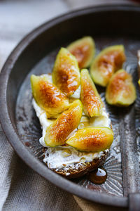 Figs and honey crostini