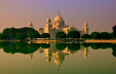 Reflection of victoria memorial in lake