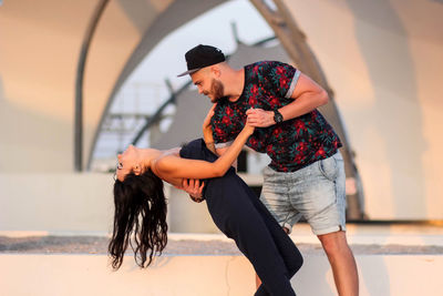 Young couple kissing in city