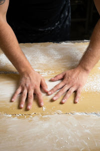 Midsection of man preparing ramen noodles