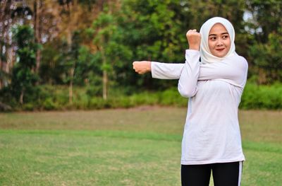 Full length of woman standing on field