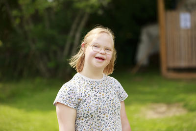 Portrait of smiling girl in glasses