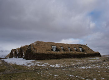 Old ruin building against sky