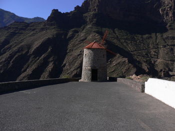 Tilt image of historic building by mountains against sky