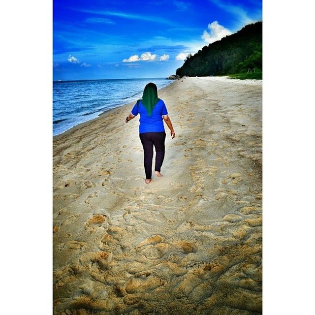 full length, rear view, water, lifestyles, sea, leisure activity, beach, tranquil scene, tranquility, sky, standing, walking, casual clothing, scenics, shore, beauty in nature, nature, sand