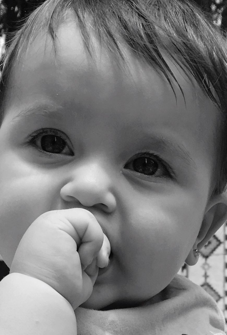 baby, innocence, real people, cute, babyhood, childhood, looking at camera, one person, portrait, close-up, headshot, human face, new life, indoors, human eye, fragility, day, babies only, people