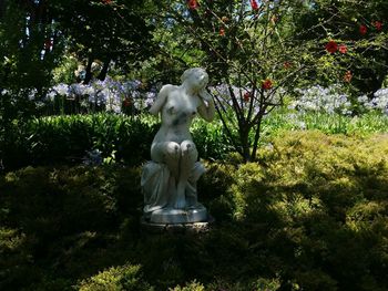 Statue of woman in park