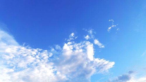 Low angle view of cloudy sky