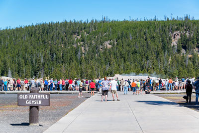 Crowd waiting for old faithful geyser to erupt in yellowstone national park