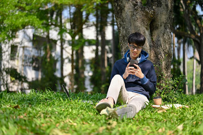 Young man sitting on field