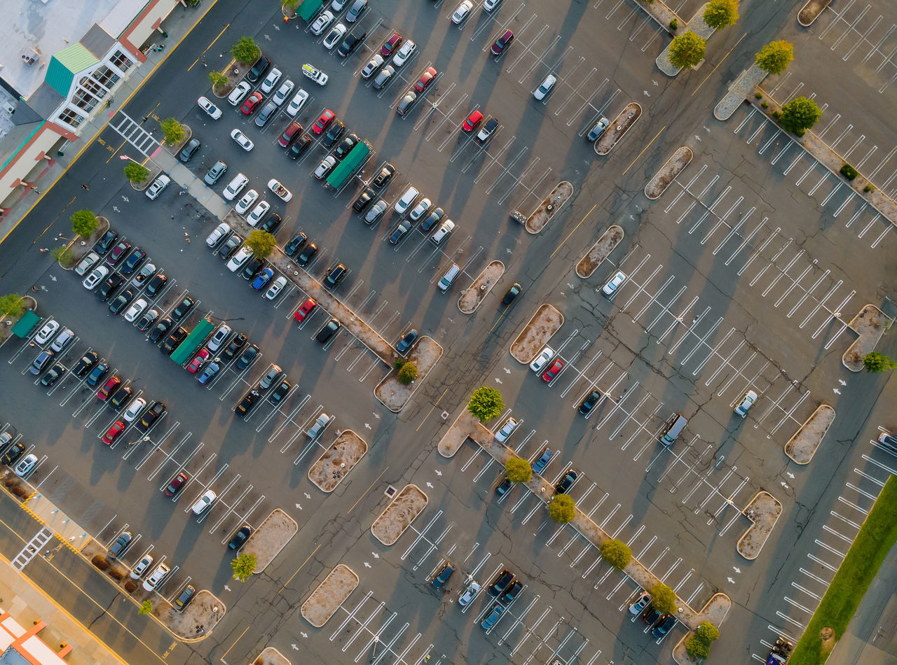 HIGH ANGLE VIEW OF TRAFFIC ON STREET