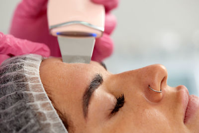 Cropped hand of doctor examining patient