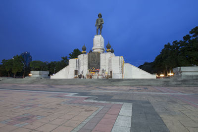 Statue of historic building against sky in city