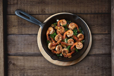 Directly above shot of mushrooms in bowl on table